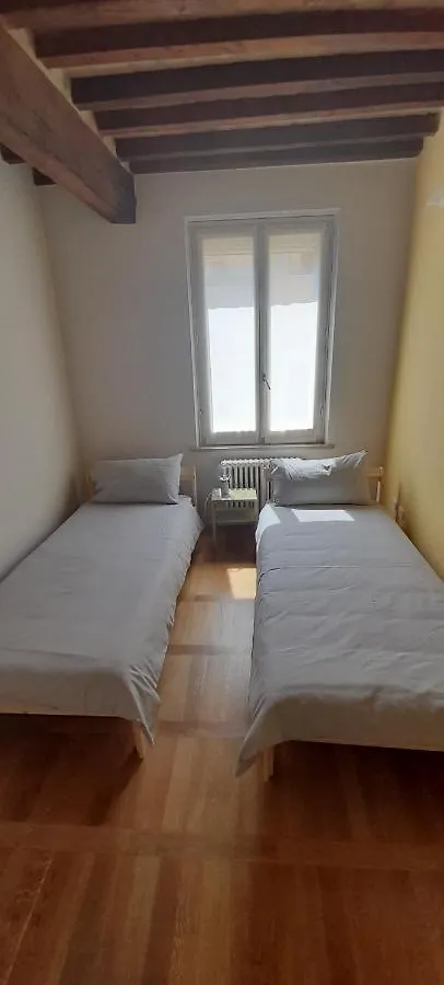 Claude Cozy Corner-Apartment Parma 0*,